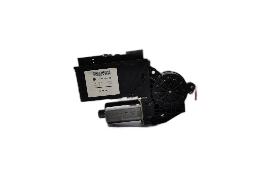 Motoras macara dreapta spate Volkswagen Touareg (7LA) 2.5 TDI 2006 BAC OEM 7L0959794