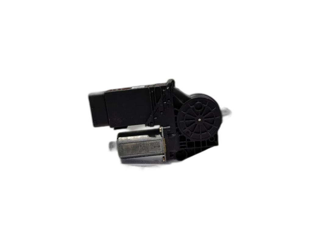 Motoras macara dreapta fata Volkswagen Passat B5 (1996-2005) 0130821694 OEM 0130821694