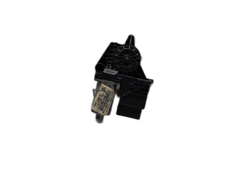 Motoras macara stanga spate Volkswagen Passat B5 1.9 TDI AVB 3B9839751BF OEM 3B9839751BF
