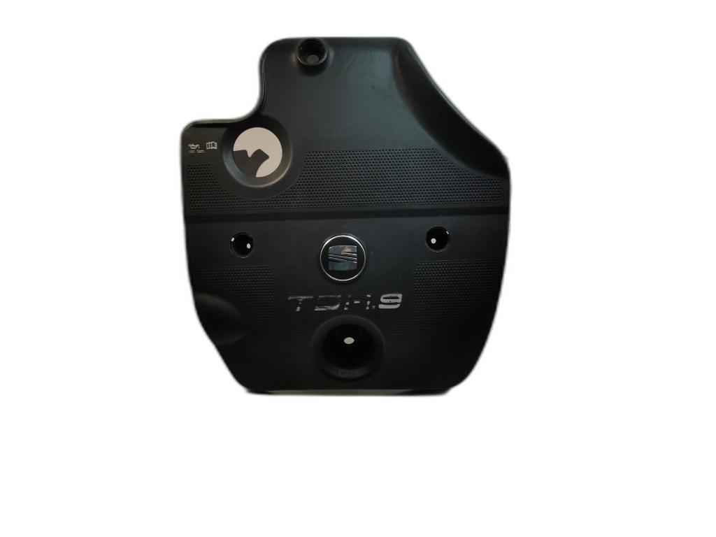 Capac ornament motor 038103935A Volkswagen Golf 4 (1J) Hatchback 2002 1.9 TDI OEM 038103935A