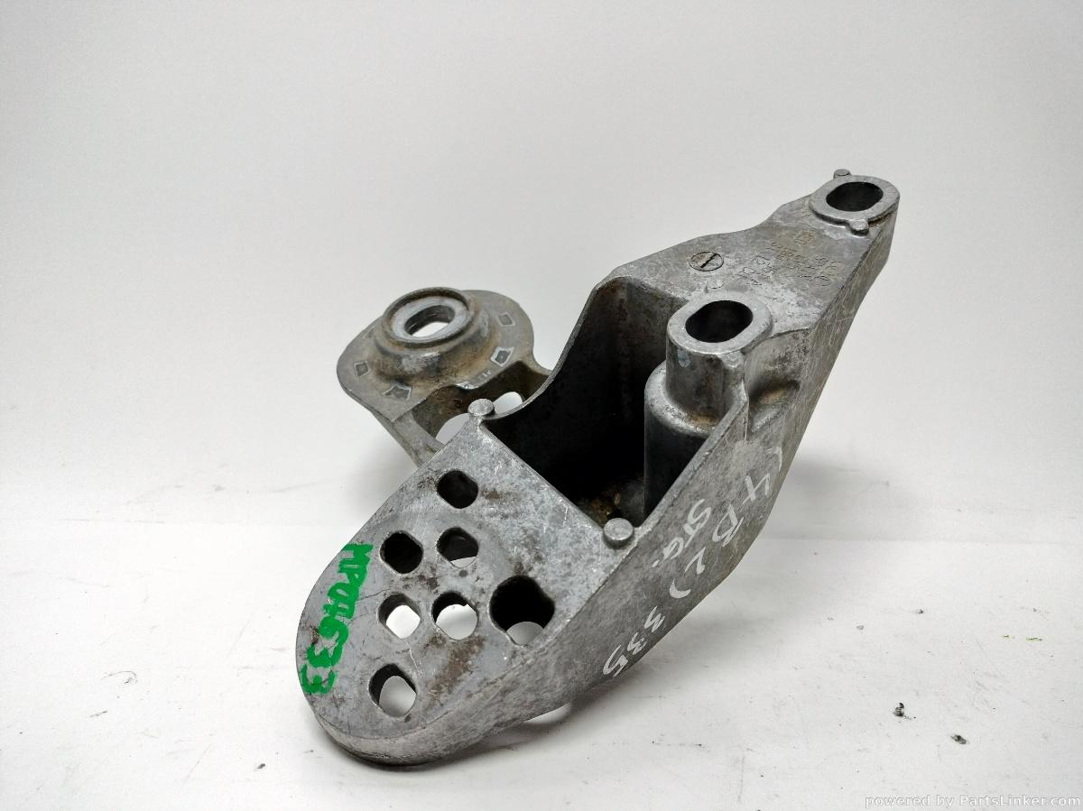 Suport stanga bara stabilizatoare Audi A6 C5 (4B2) Berlina 2002 1.9 TDI OEM 8E0199351A