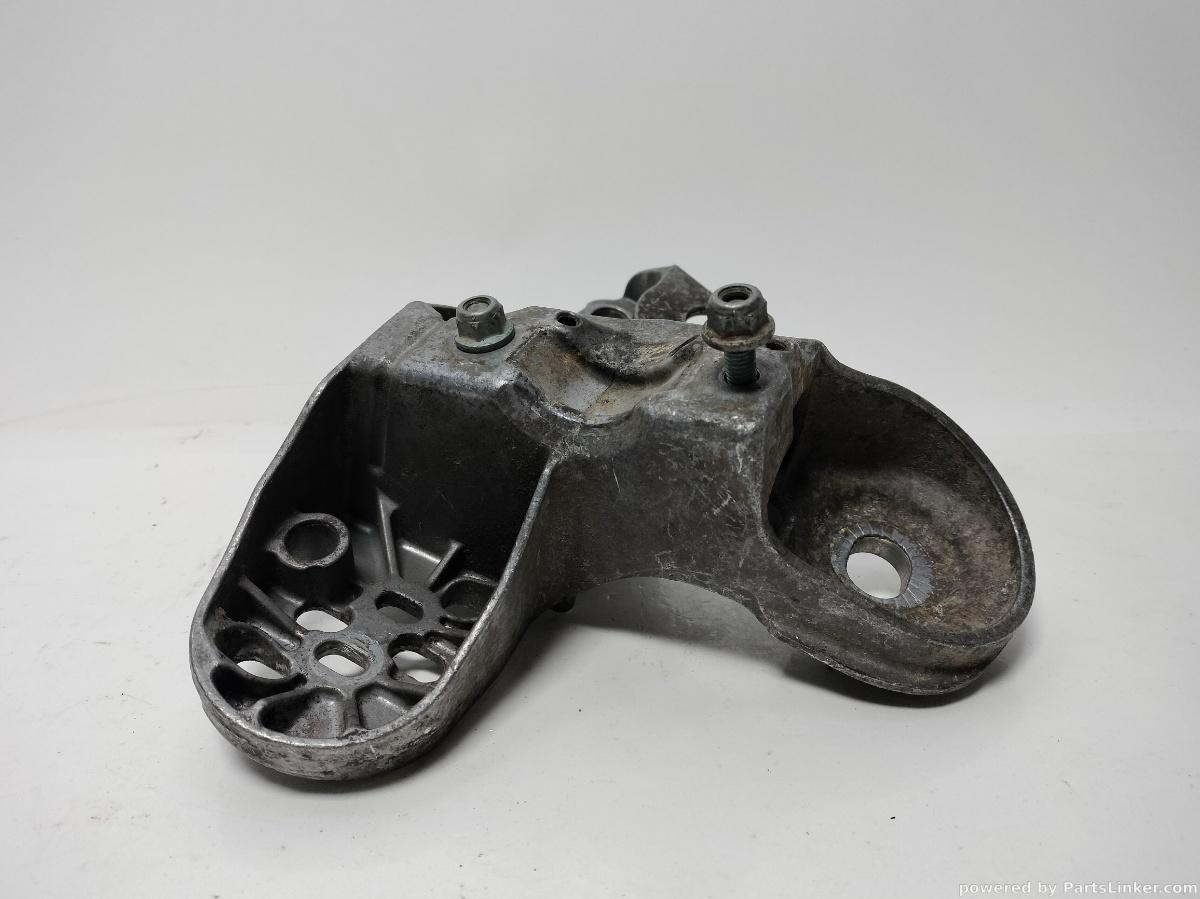 Suport bara stabilizatoare VOLKSWAGEN PASSAT Variant (3B6) [ 2000 - 2005 ] TDI (AVB) 74KW|101HP VAG OEM 4B0199351B