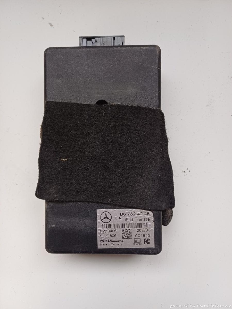 Interfata audio IPod MERCEDES-BENZ S-CLASS II (W221, C215) [ 2005 - 2013 ] OEM B67824245