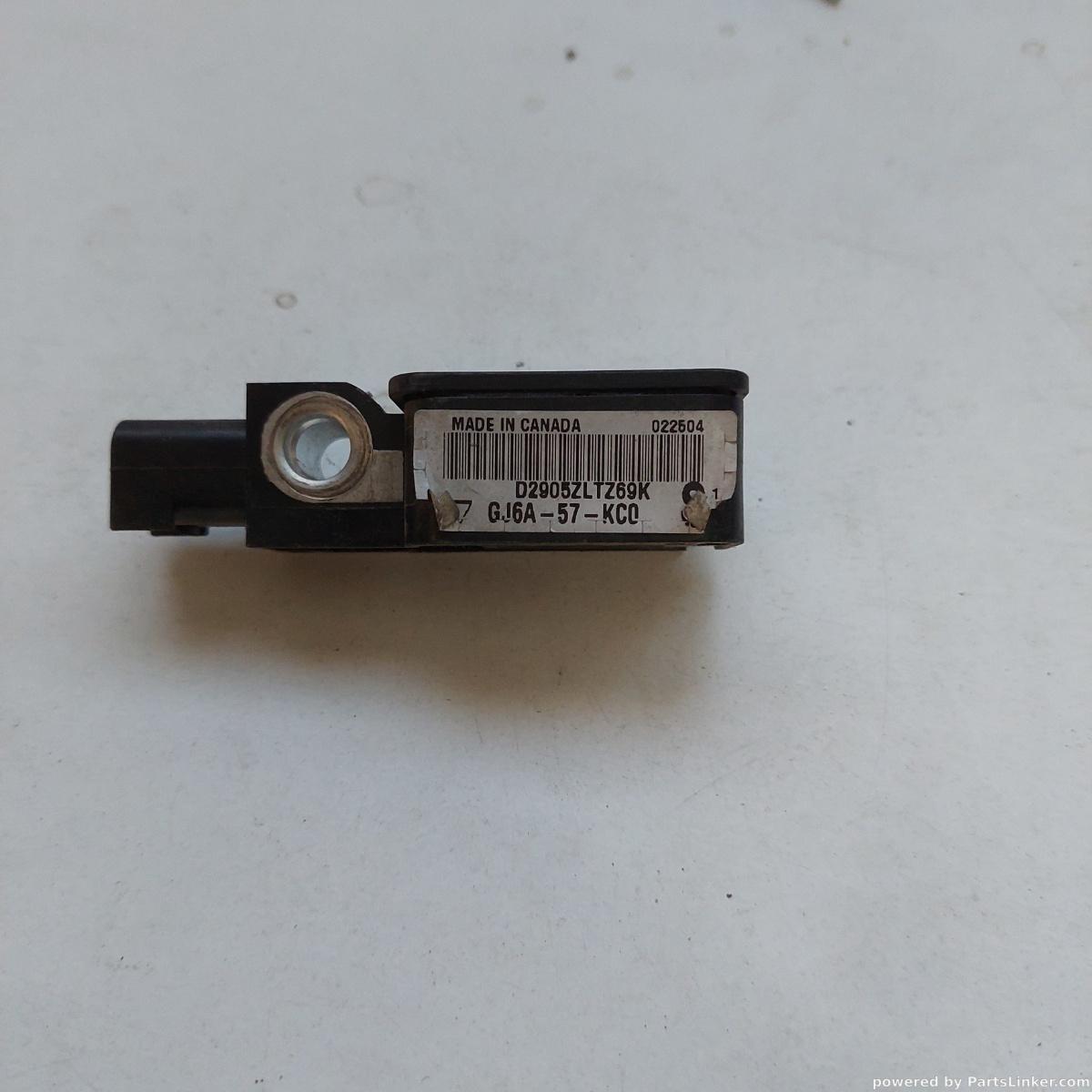 Senzor airbag MAZDA 121 III (JASM, JBSM) [ 1996 - 2003 ] OEM Gj6a57kc0