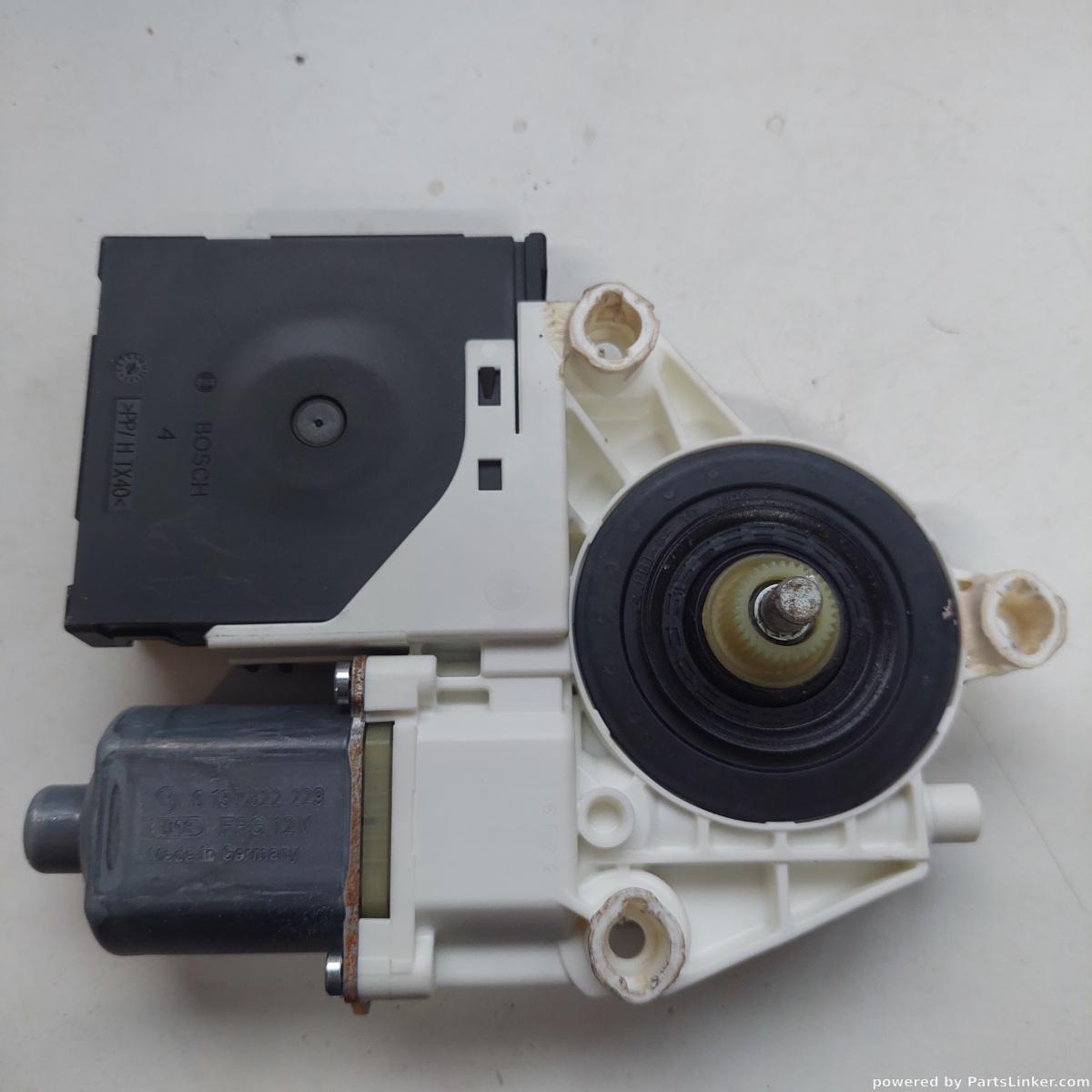 Motoras macara geam dreapta fata VOLKSWAGEN GOLF V (1K1) [ 2003 - 2009 ] OEM 0130822229