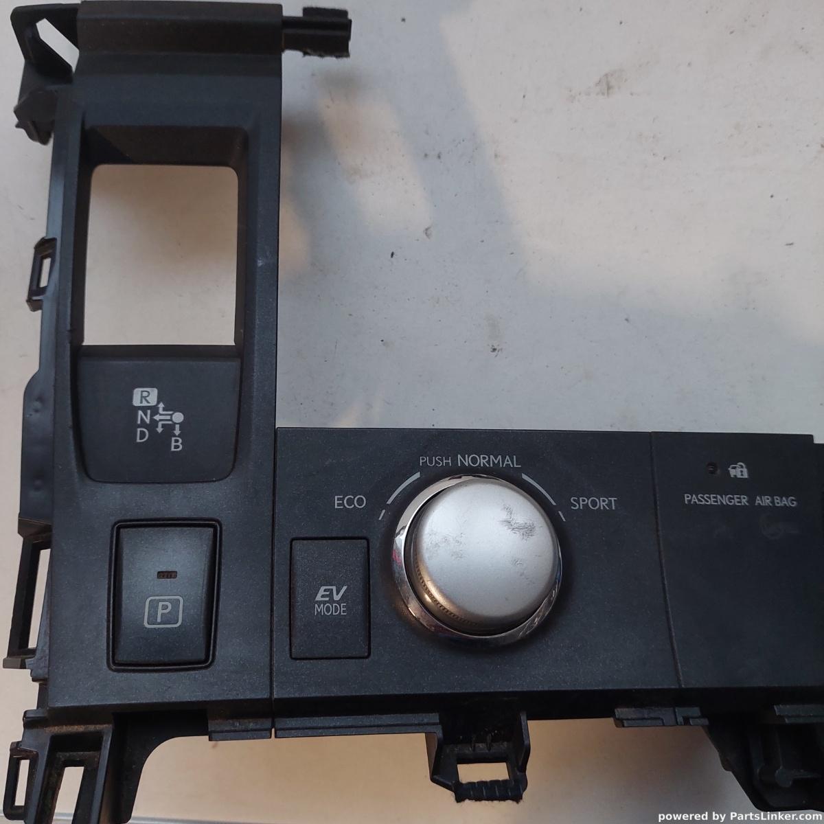 Alte panouri de bord LEXUS CT ZWA10_ 2010 - > 8483839wq1177