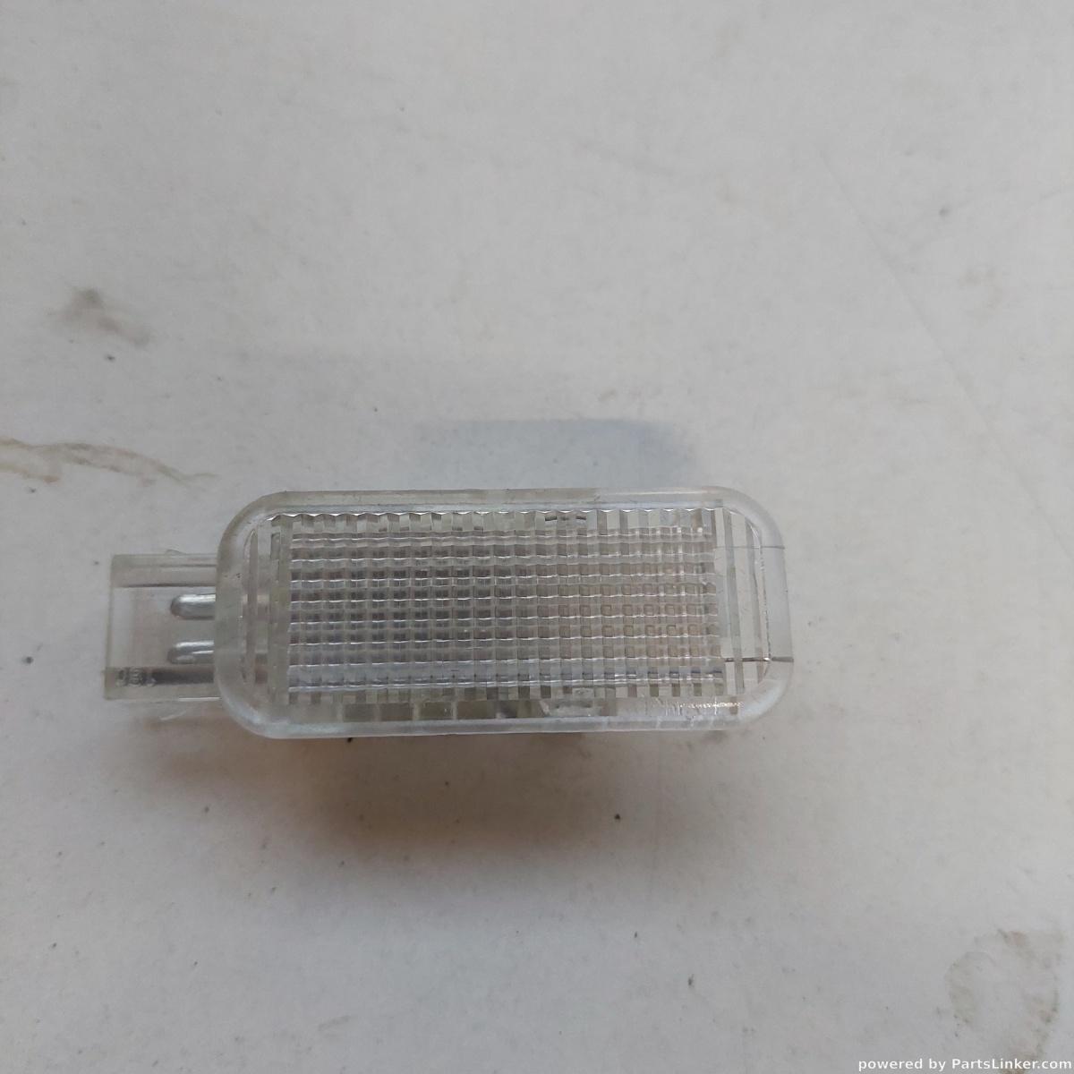 Lampa portiera  AUDI A6 III Avant (4F5, C6) [ 2005 - 2011 ] OEM 8d0947415