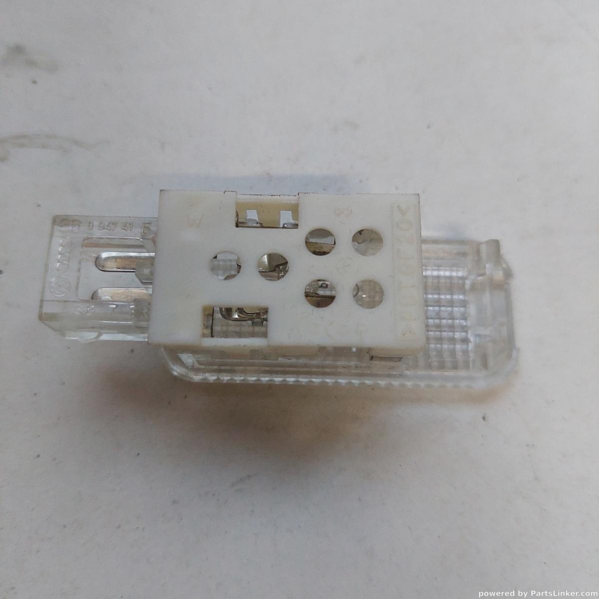 Lampa portiera  AUDI A6 III Avant (4F5, C6) [ 2005 - 2011 ] OEM 8d0947415 – foto 2