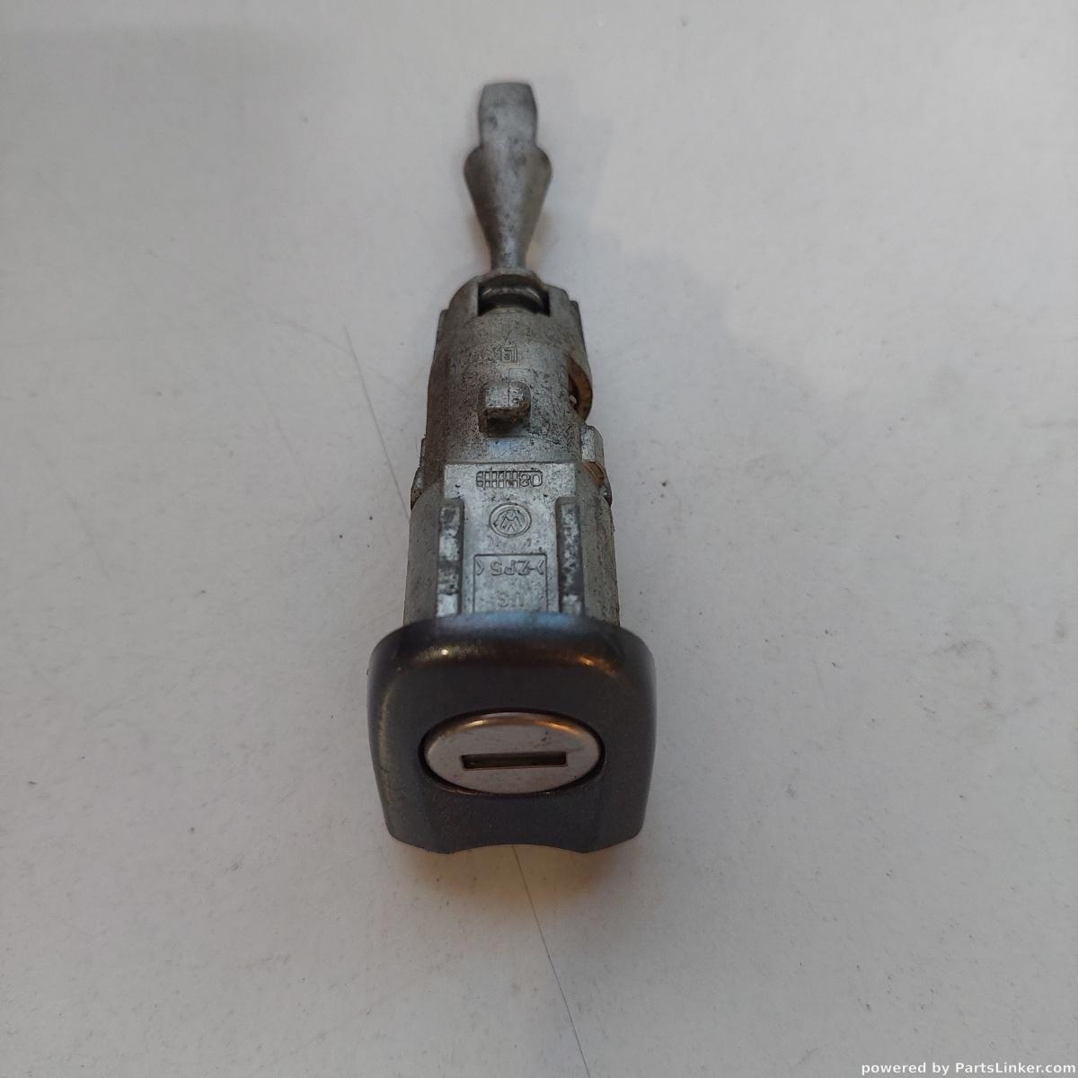 Butuc usa FARA CHEIE VOLKSWAGEN GOLF V (1K1) [ 2003 - 2009 ] OEM 1k5837167