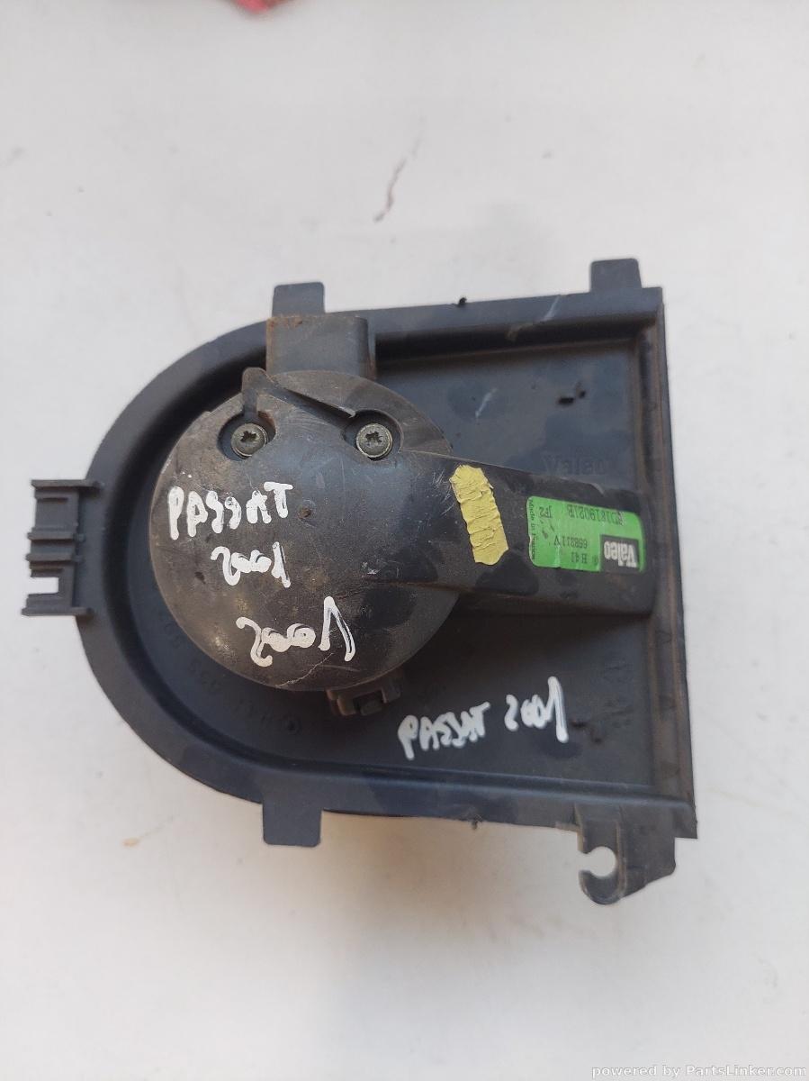 Aeroterma VOLKSWAGEN PASSAT (3B2) [ 1996 - 2001 ] OEM 8d1819021b