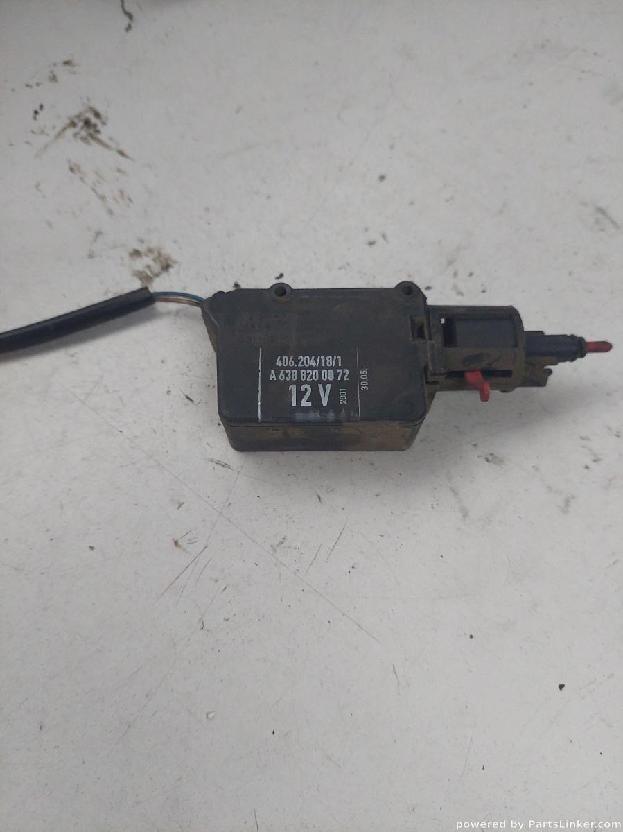 Actuator Electronic usita rezervor MERCEDES-BENZ VITO Box (638) [ 1997 - 2003 ] OEM A6388200072
