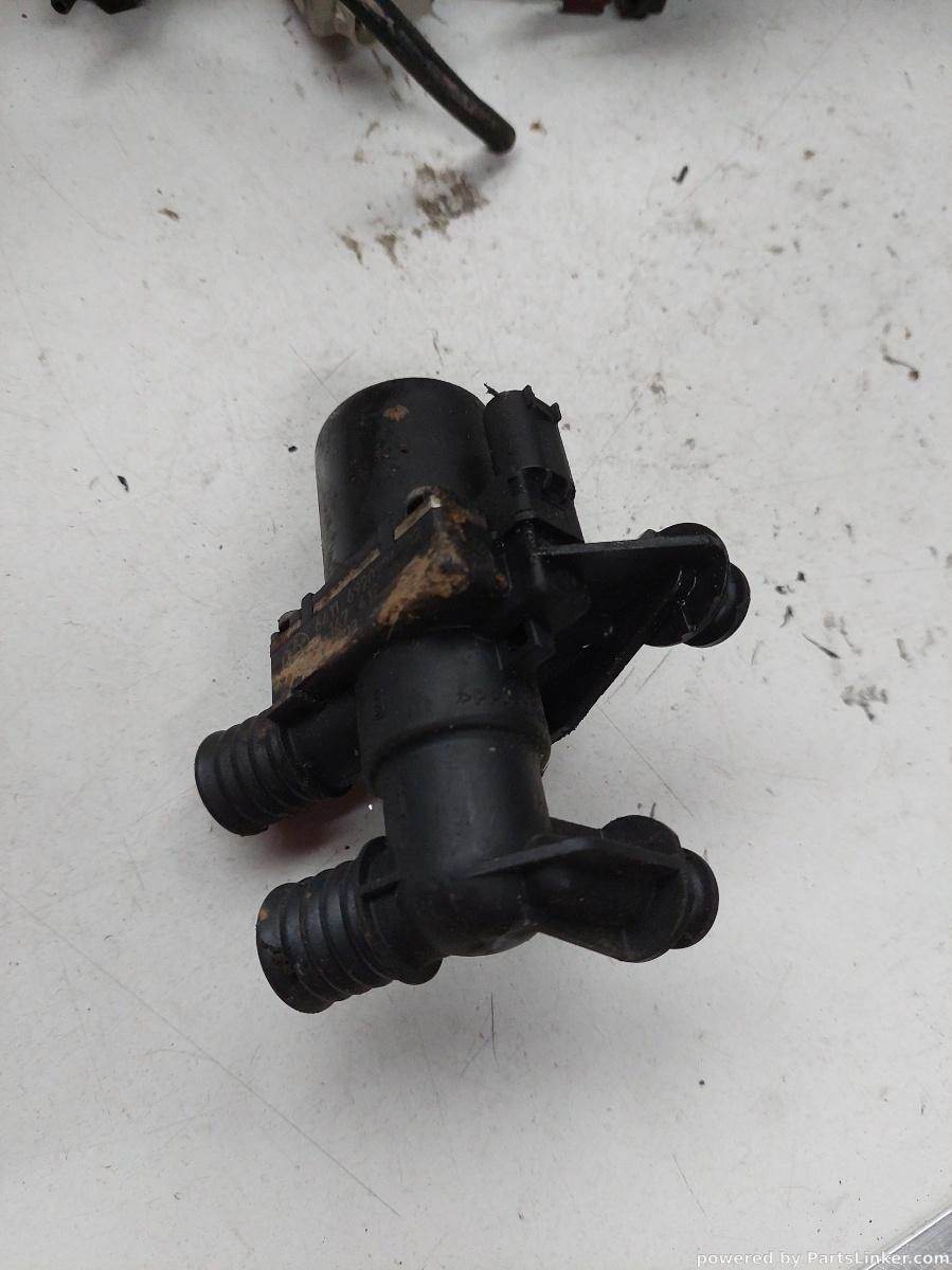 Pompa recirculare apa secundara BMW 5 (E60) [ 2001 - 2010 ] OEM 64116920226