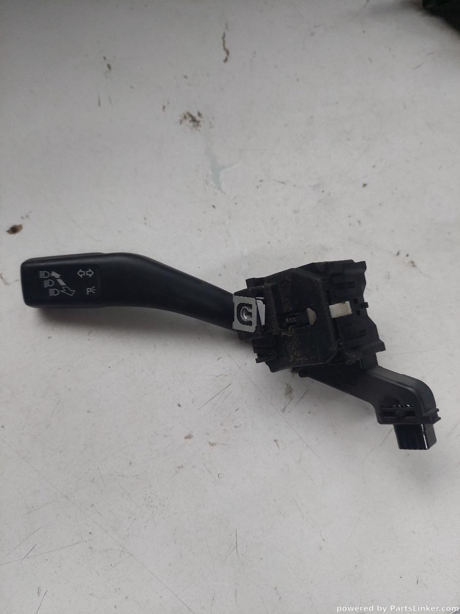 Maneta semnalizare VOLKSWAGEN CADDY (6K9, 9E7, 9E9) [ 2002 - 2009 ] OEM 1k0953513e