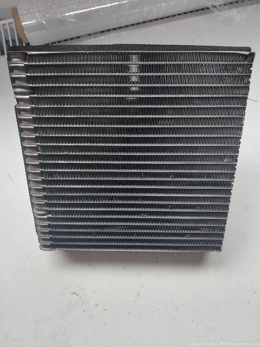 Radiator clima AC VOLKSWAGEN CADDY (6K9, 9E7, 9E9) [ 2002 - 2009 ] Valeo