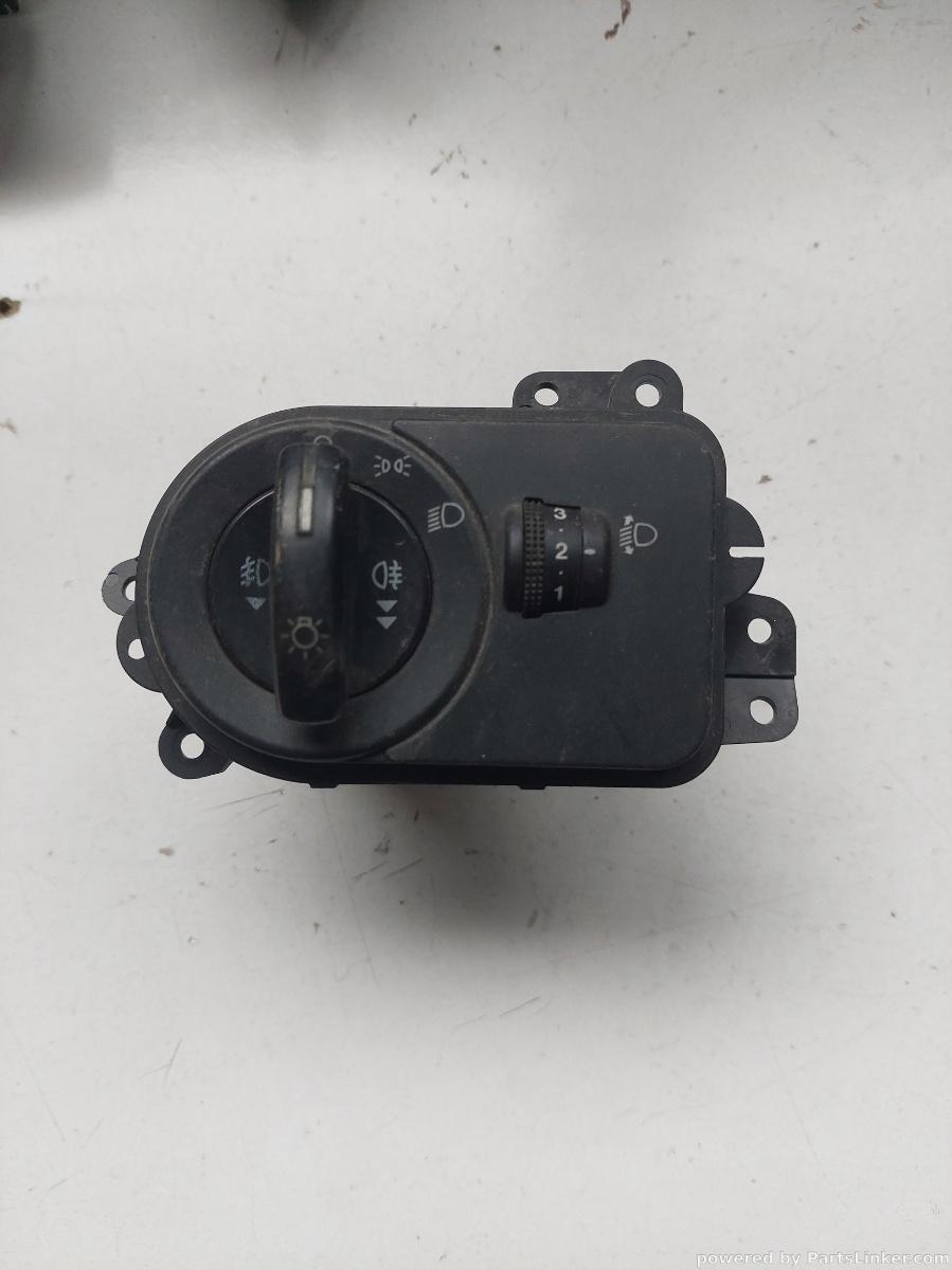 Reglaj faruri FORD FIESTA V (JH_, JD_) [ 2001 - 2010 ] OEM 04053700