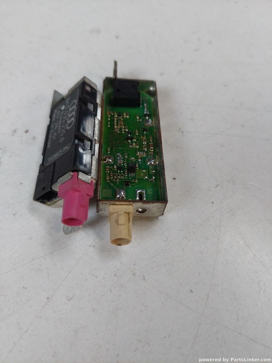 Amplificator antena  AUDI A4 IV (8K2, B8) [ 2007 - 2015 ] OEM 8k9035225b – foto 2