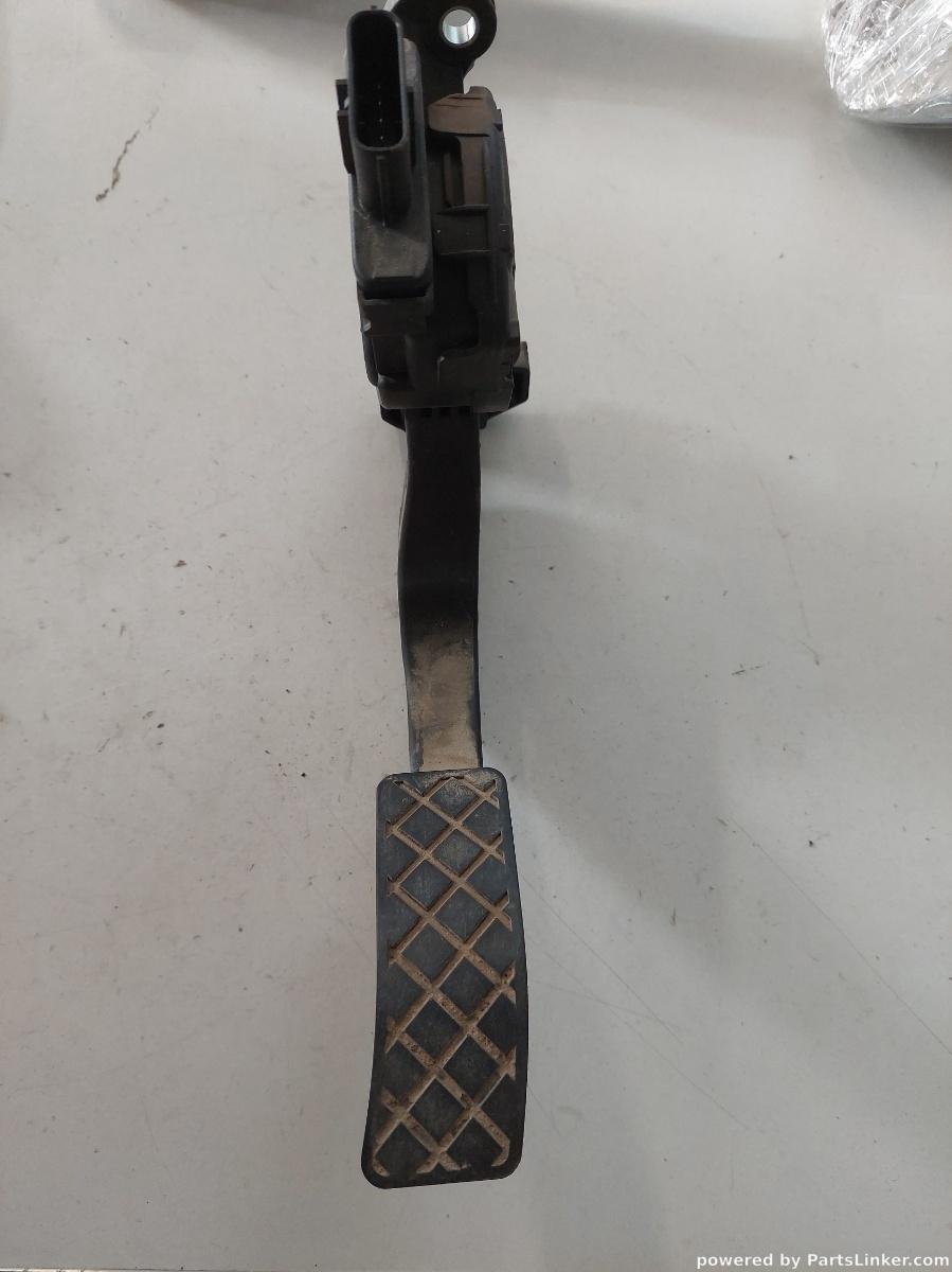 Pedala acceleratie stanga fata AUDI A4 IV (8K2, B8) [ 2007 - 2015 ] OEM 8k1721523 – foto 2