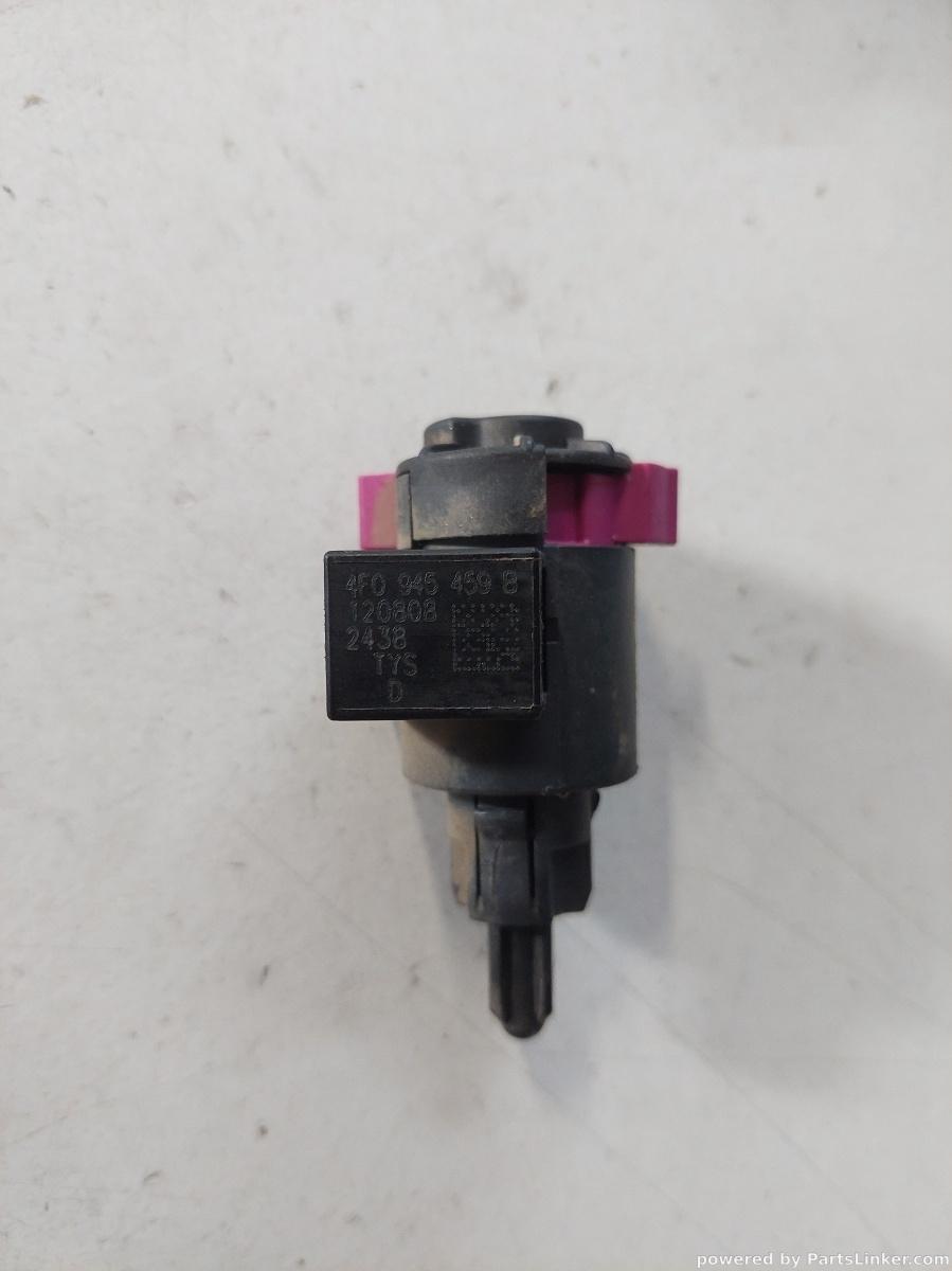 Comutator lumini frana AUDI A4 IV (8K2, B8) [ 2007 - 2015 ] OEM 4f0945459b