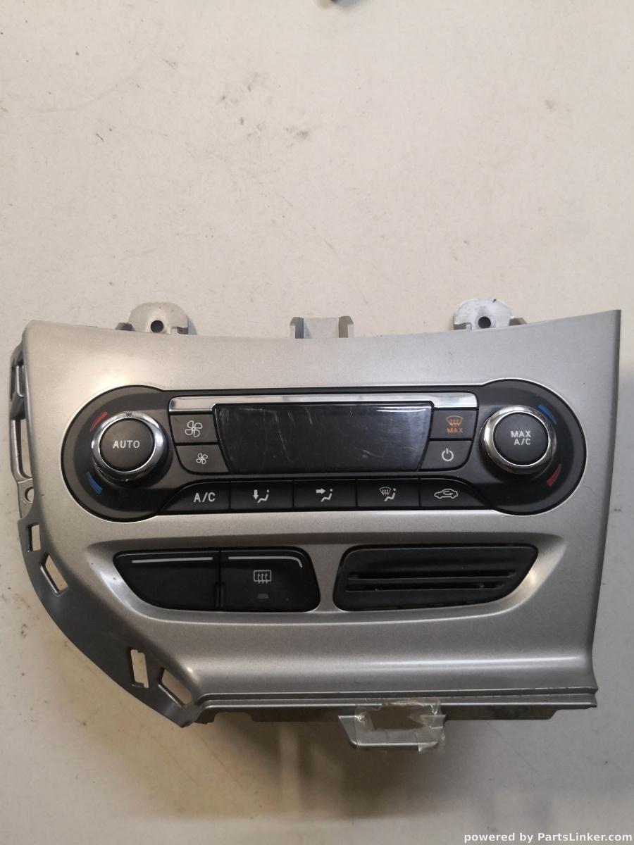 Climatronic FORD FOCUS 3 Saloon [ 2010 - > ] OEM 820081213