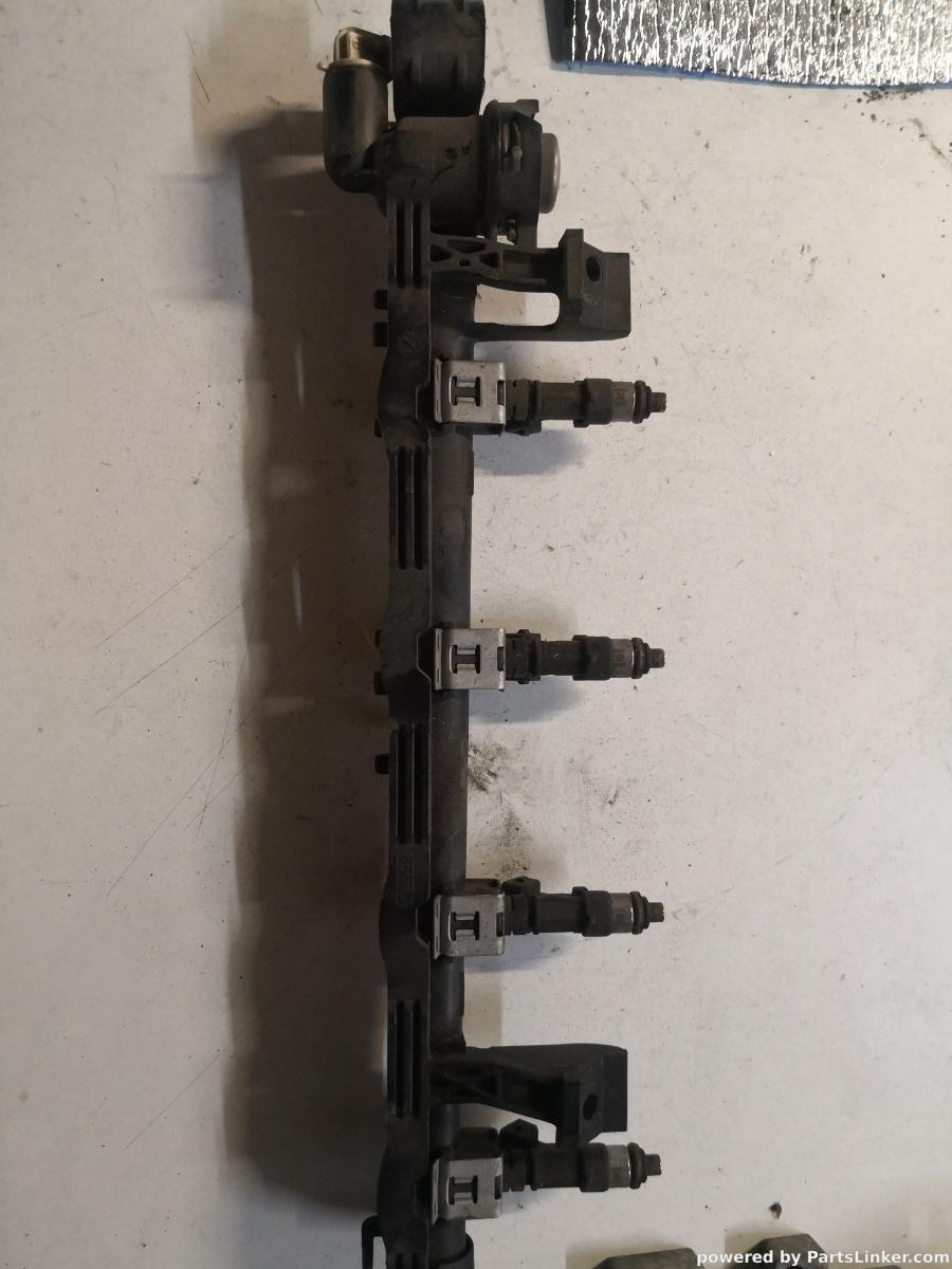 Rampa injectoare FORD FOCUS 3 1.6 benzina 92 KW cod PNDA