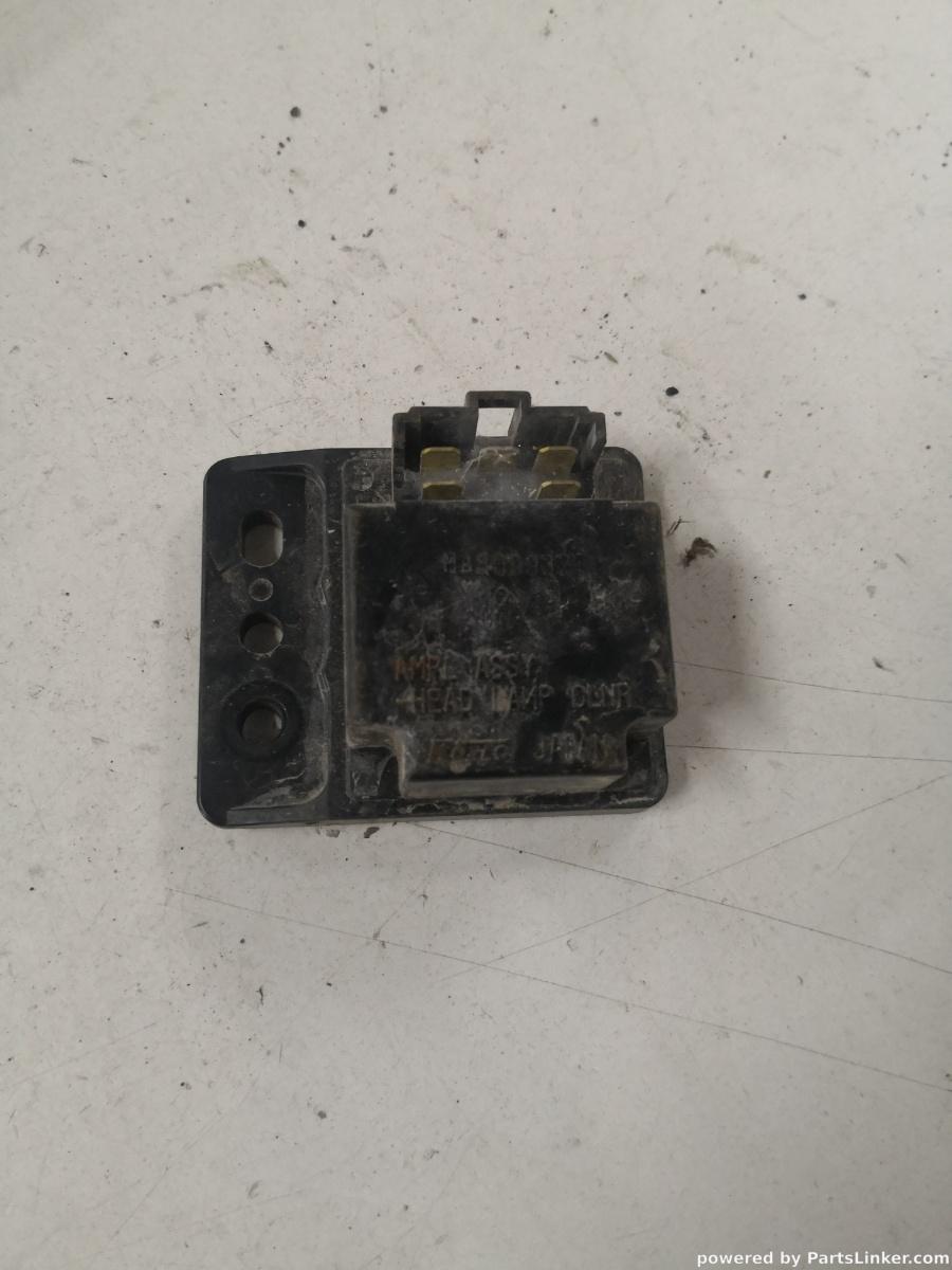 Releu spalator faruri MITSUBISHI PAJERO II (V3_W, V2_W, V4_W) [ 1990 - 2001 ] OEM Ma809932