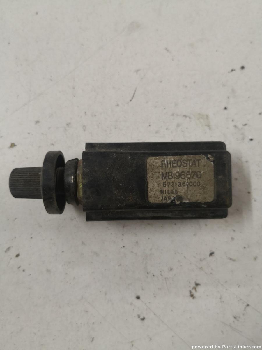 Buton reglaj faruri MITSUBISHI PAJERO II (V3_W, V2_W, V4_W) [ 1990 - 2001 ] OEM Mb96670