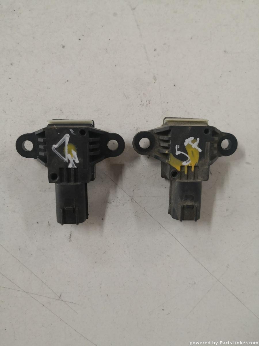 Senzor impact airbag VOLVO V40 Hatchback (525, 526) [ 2012 - > ] OEM 31360986