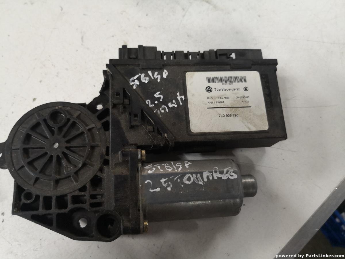 Motoras geam stanga spate VOLKSWAGEN TOUAREG 7LA, 7L6, 7L7 2002 - 2013 7l0959795