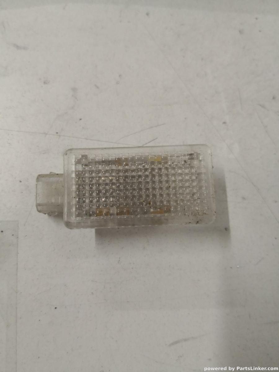 Lampa torpedou AUDI A3 II (8P1) [ 2003 - 2013 ] OEM 8e0947101