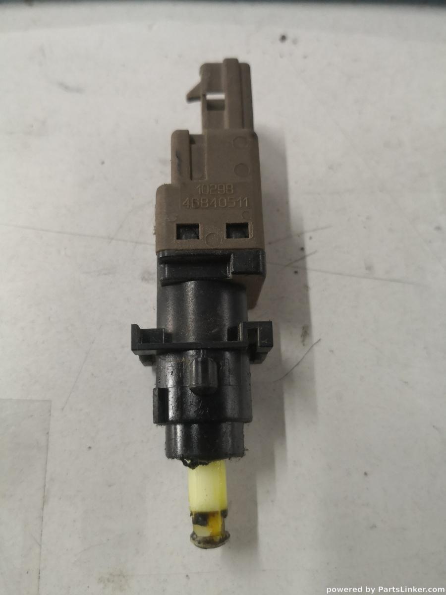 Comutator pedala ambreiaj PEUGEOT BOXER Bus [ 2005 - > ] OEM 46840511
