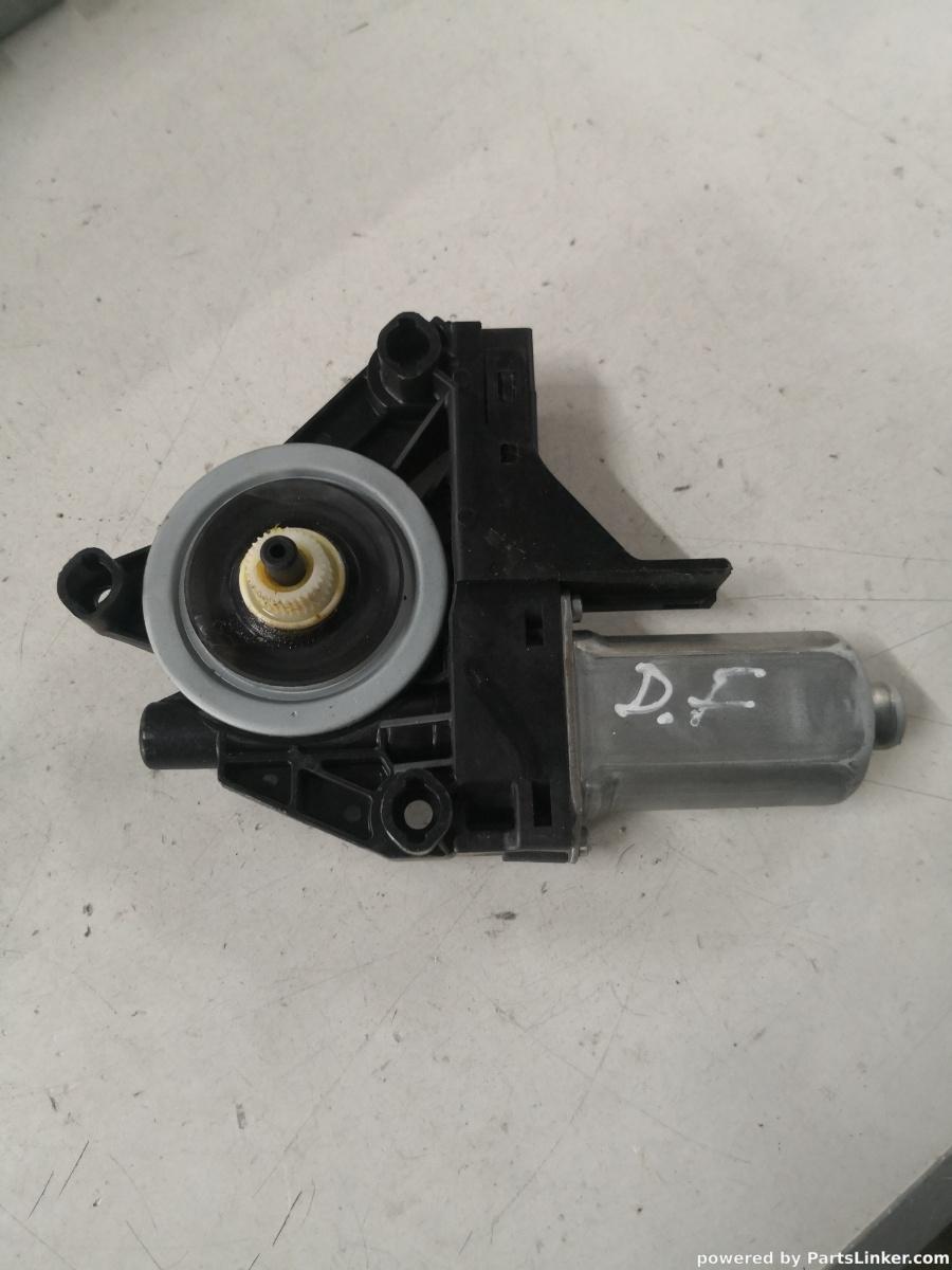 Motoras geam pivotant dreapta fata VOLVO V40 525 2013 - 2015 151130