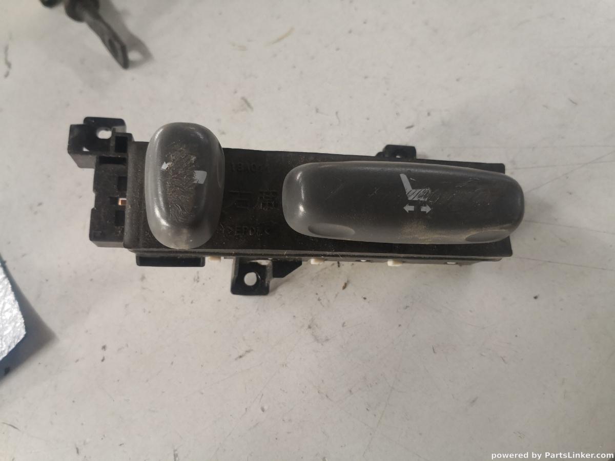 Reglaj scaun dreapta fata TOYOTA LAND CRUISER J120 2004>  OEM 1911057