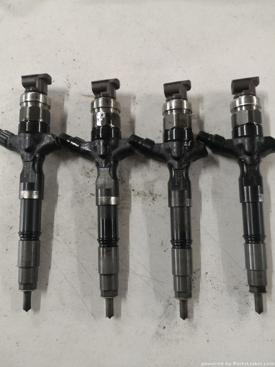 Set injectoare combustibil TOYOTA LAND CRUISER LJ12_, KZJ12_, TRJ12_, KDJ12_, GRJ12_ 2002 - Denso 2367030320