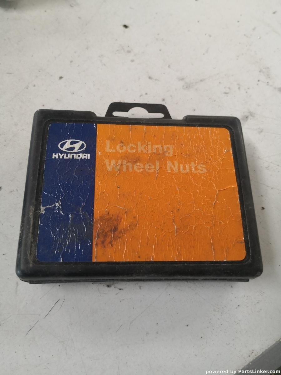Trusa antifurt roti HYUNDAI SANTA FE II (CM) [ 2005 - 2012 ]
