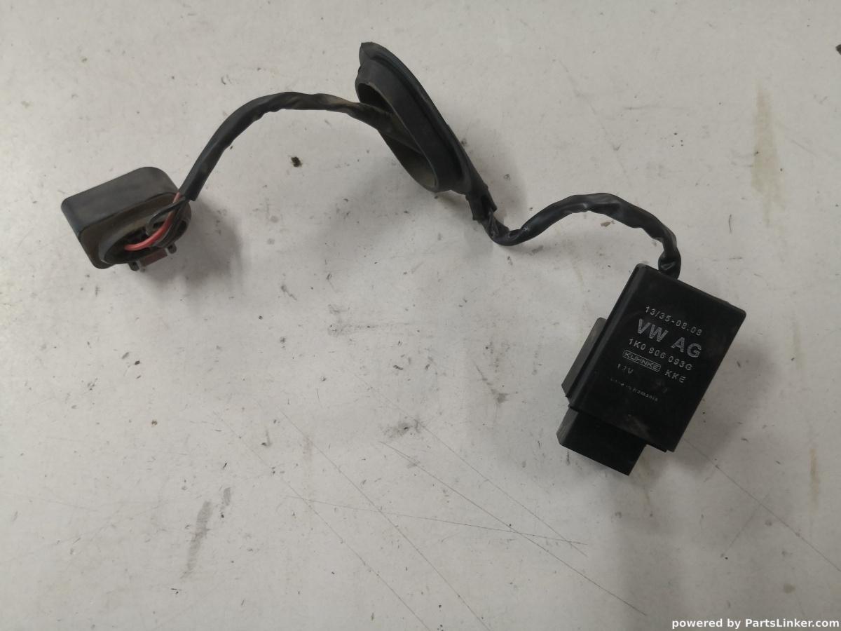 Releu pompa combustibil SEAT TOLEDO IV (KG3) [ 2012 - > ] TSI (CBZB) 77KW|105HP OEM 1k0906093g