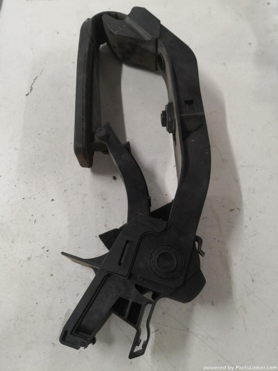 Pedala acceleratie stanga fata MERCEDES-BENZ E-CLASS (W211) [ 2002 - 2009 ] OEM A2113000904