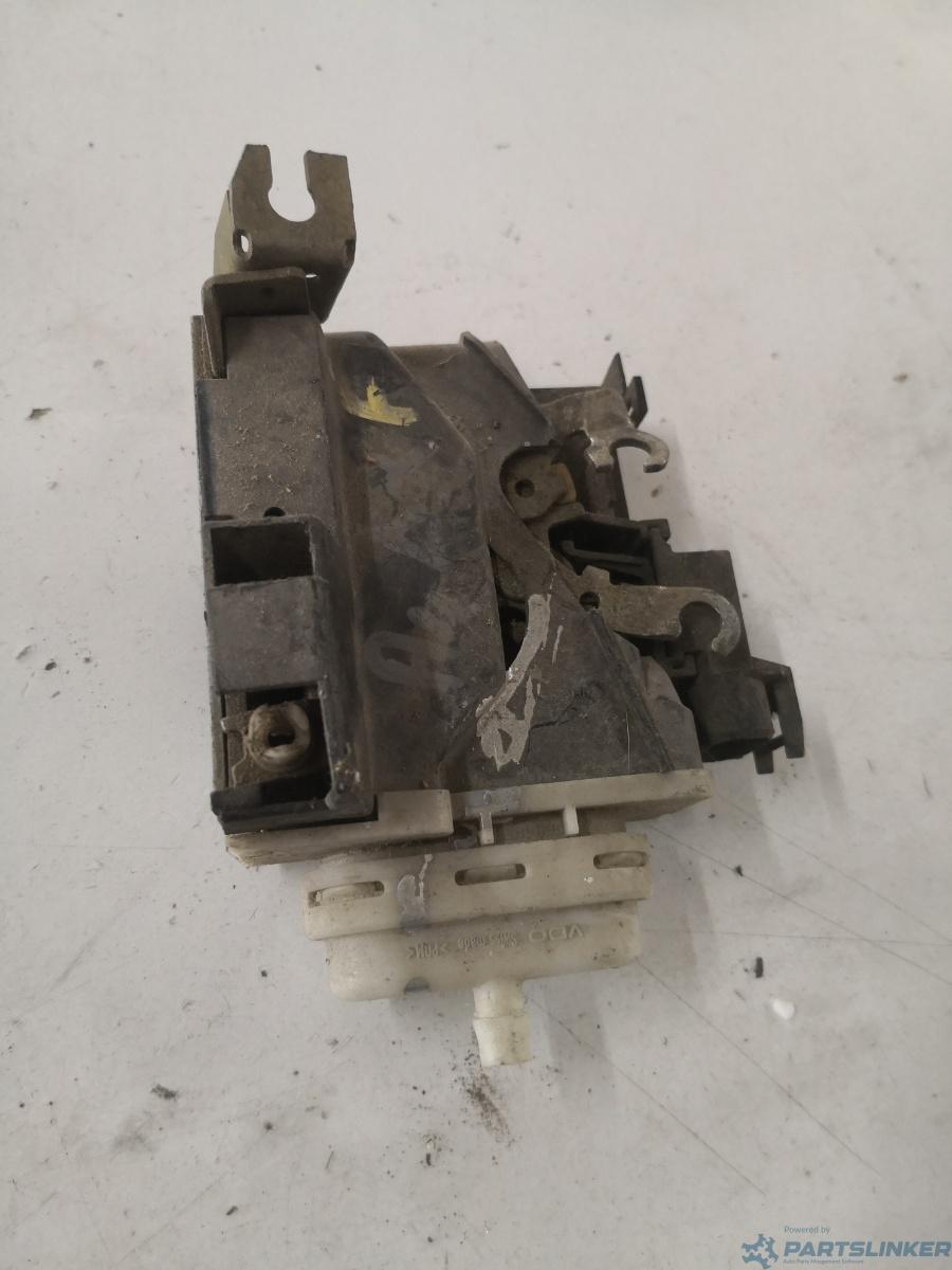 Broasca usa dreapta fata AUDI A4  [ 1994 - 2001 ] OEM 8d1837016a