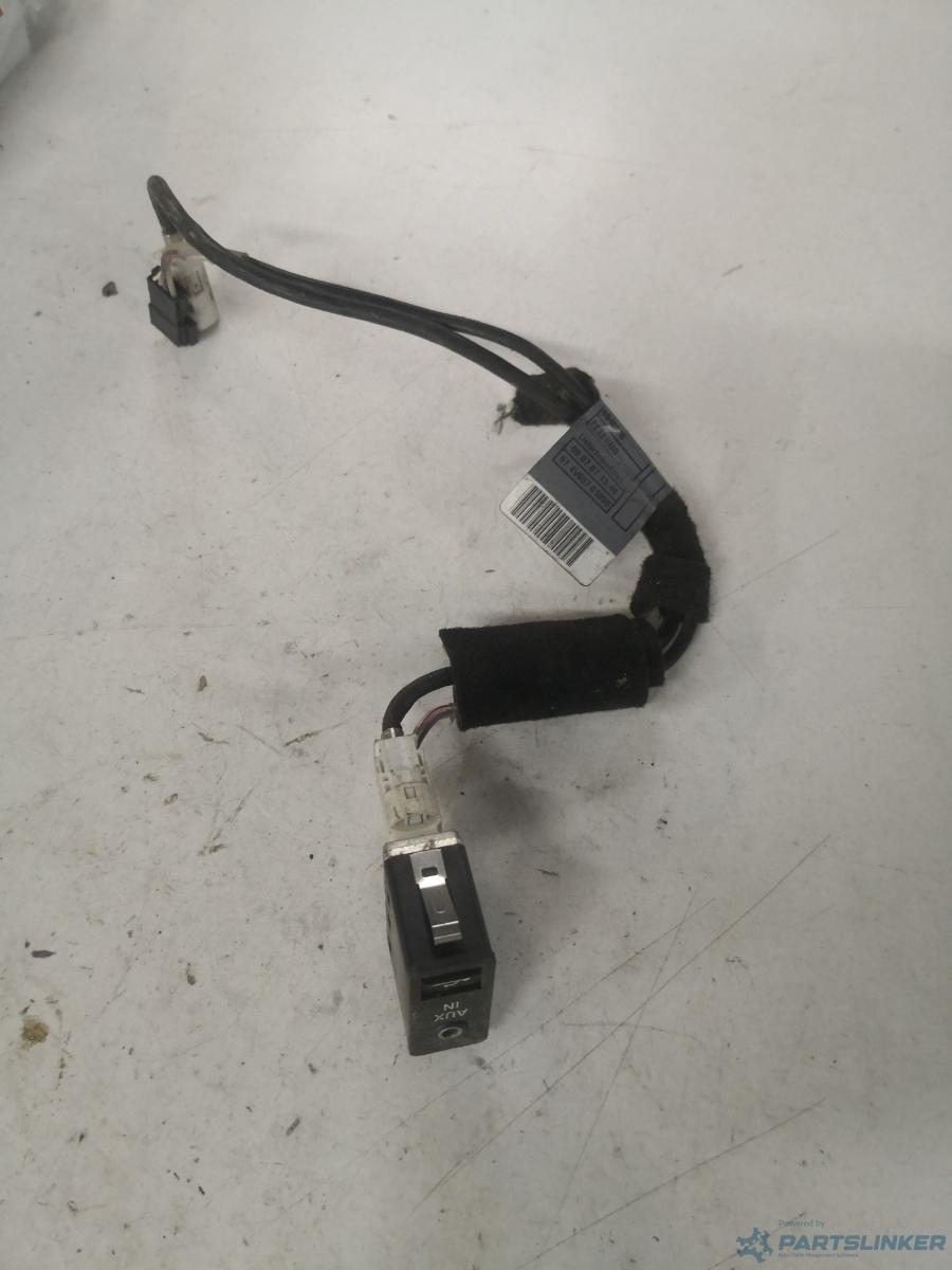Mufa auxiliara  BMW 3 V Coupe (E92) [ 2005 - 2013 ] OEM 13318810