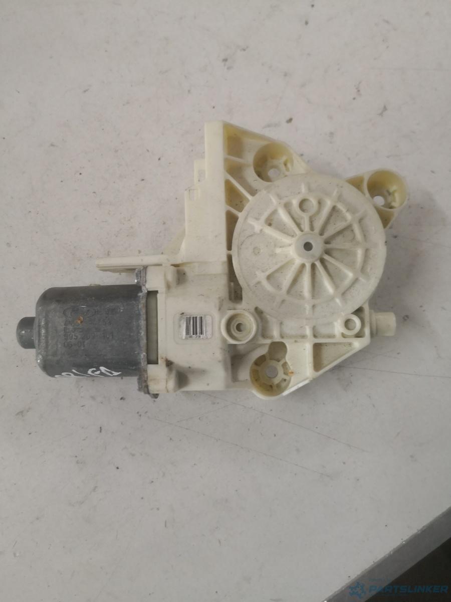 Motoras macara geam dreapta fata FORD FOCUS II (DA_, HCP, DP) [ 2004 - 2013 ] OEM 0130822216