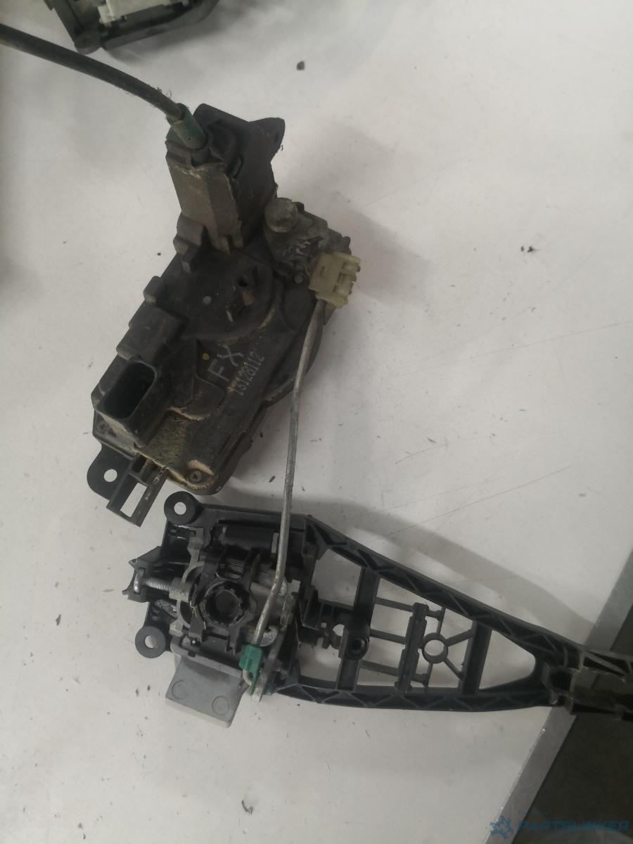 Broasca usa dreapta spate OPEL ZAFIRA B (A05) [ 2005 - 2015 ] OEM 13128112