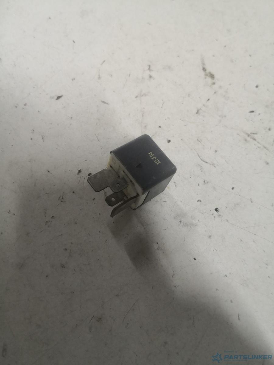 Releu TOYOTA YARIS (_P9_) [ 2005 - > ] OEM 12j04 – foto 2