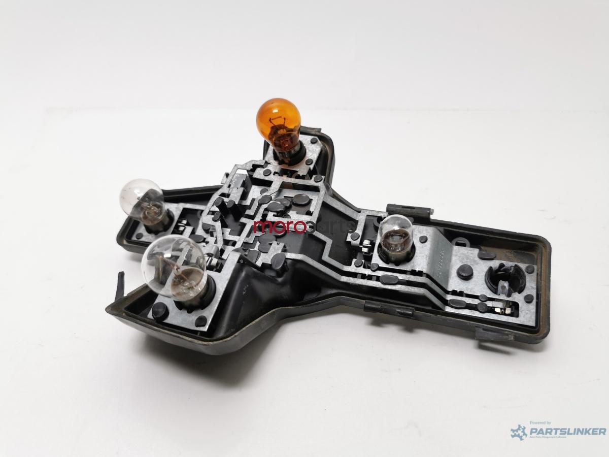 Soclu far / stop dreapta spate VOLKSWAGEN TOURAN (1T1, 1T2) [ 2003 - 2010 ] TDI (BKC, BLS, BXE) 77KW|105HP VAG OEM 1T0945258D