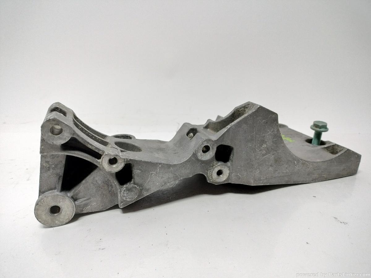 Suport accesorii motor ​Seat Altea (5P1) Hatchback 2005 2.0 TDI SEAT ALTEA (5P1) [ 2004 - > ] OEM 03G903143A