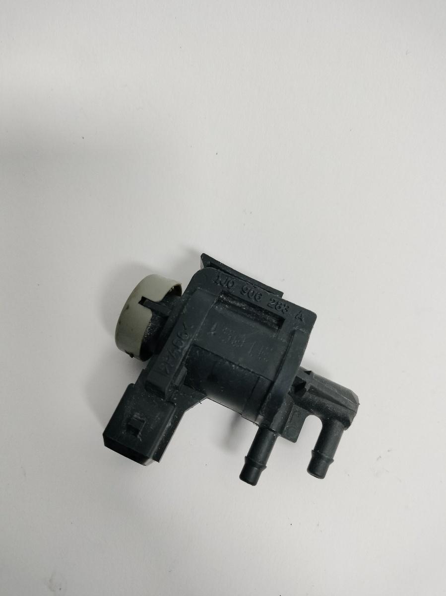 Supapa vacuum Volkswagen Golf 5 (2003-2009) Hatchback 2.0 TDI MT 1J0906283C OEM 1J0906283C