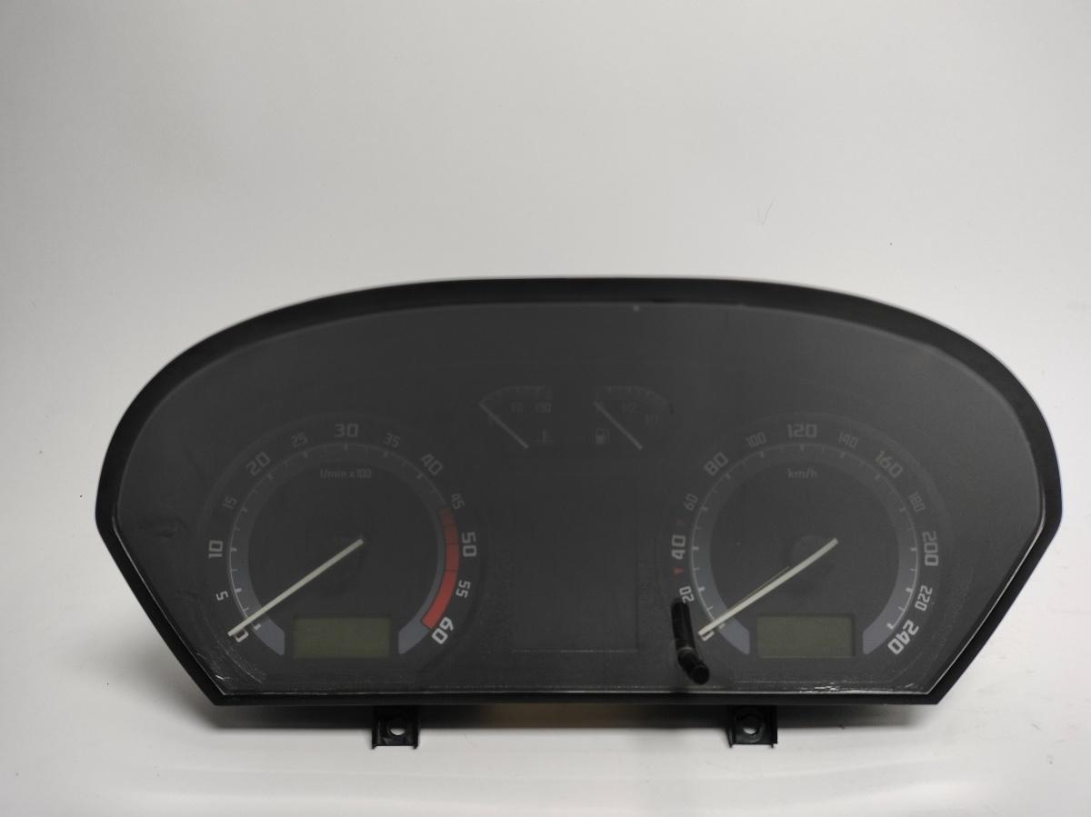 Ceasuri bord ​Skoda Fabia (6Y2) Hatchback 2006 1.4 TDI SKODA FABIA (6Y2) [ 1999 - 2008 ] OEM 6Y0920882E
