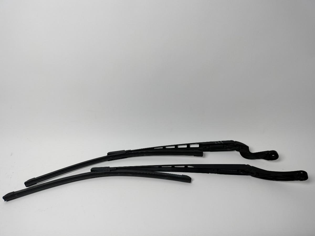 Set brate stergatoare faruri AUDI A6/S6 III Saloon 4F2, C6 2004 - 2011 VAG 4F2955409 4F2955410