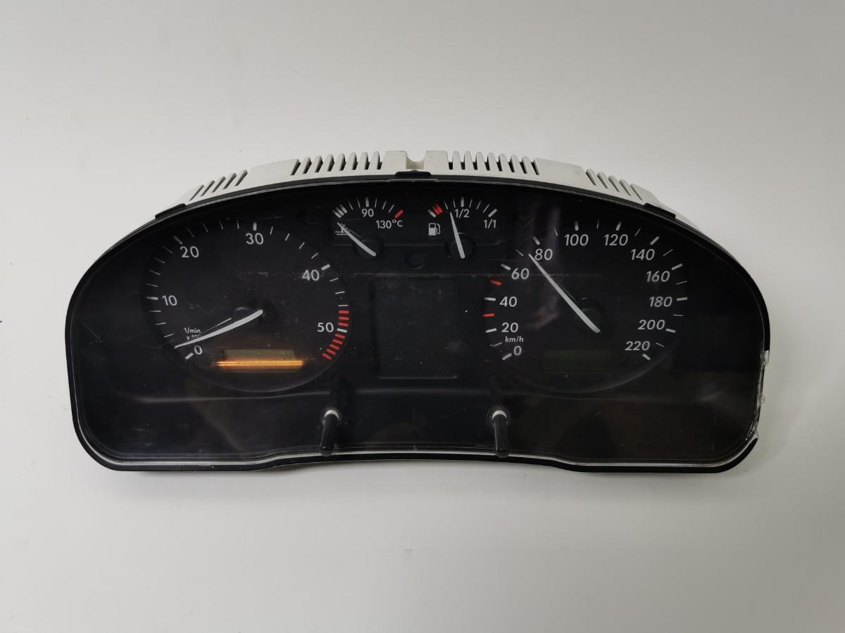Ceasuri bord ​Skoda Rommster Praktik (5J7) 2008 1.4 TDI OEM 5J0920800C