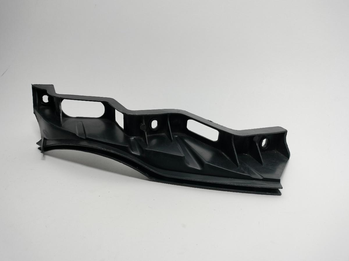 Suport stanga bara fata de sub far Volkswagen Passat B6 kombi 2006 OEM 3C0807889A