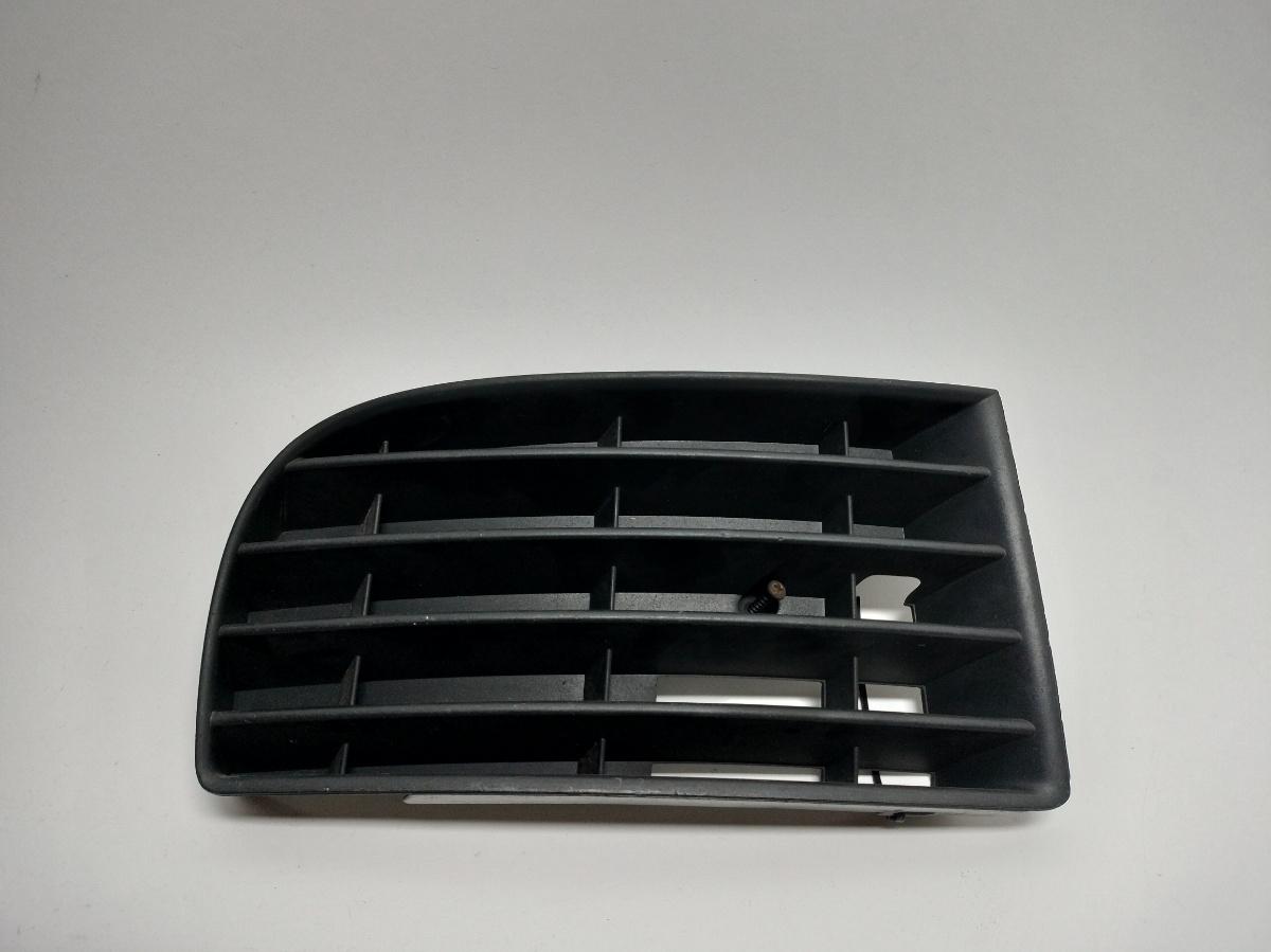 Grila bara fata dreaptaVolkswagen Golf 5 (1K1) Coupe 1.9 TDI BKC 2005 OEM 1K0853666