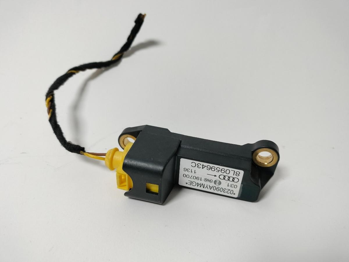 Senzor impact airbag AUDI A3 (8L1) [ 1996 - 2006 ] 1.6 (AVU, BFQ) 75KW|102HP VAG OEM 8L0959643C